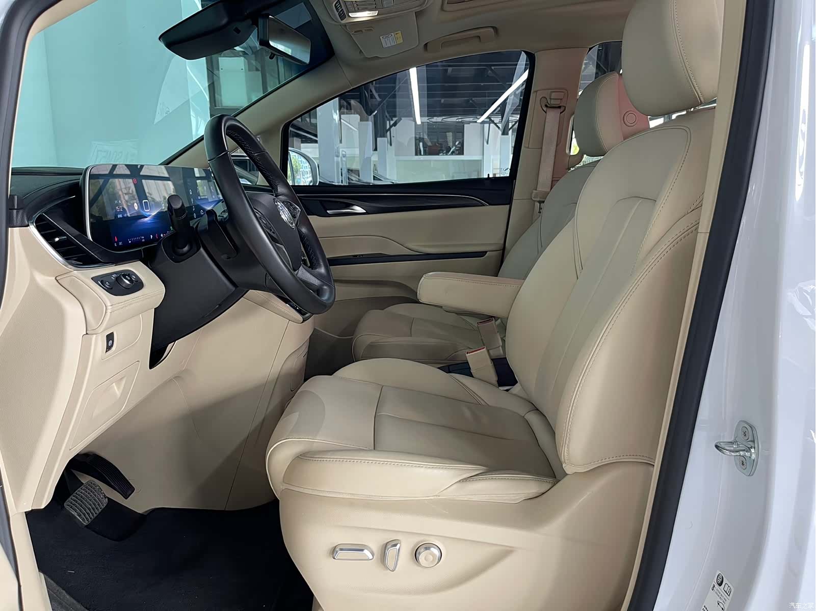 Buick GL8, 2023 9