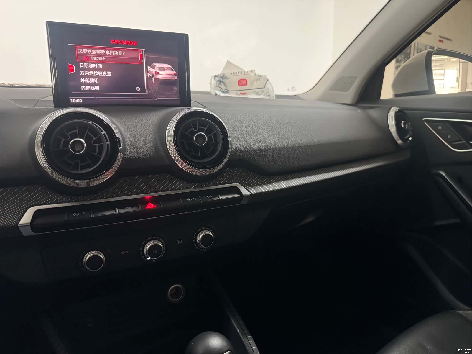 Audi Q2L, 2023 11