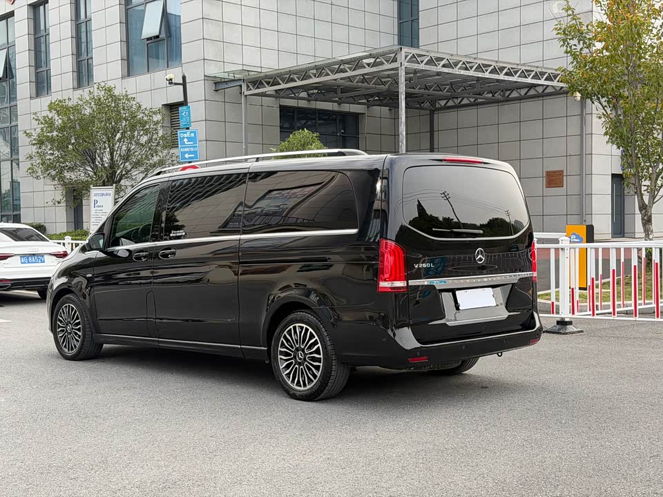 Mercedes-Benz V-class