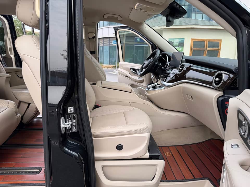 Mercedes-Benz V-class