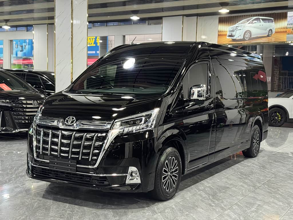 Toyota HiAce 2024 3.5L AT