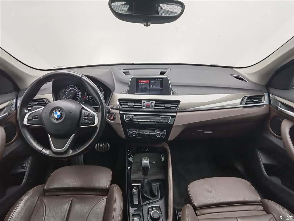 BMW X1, 2019 все фото