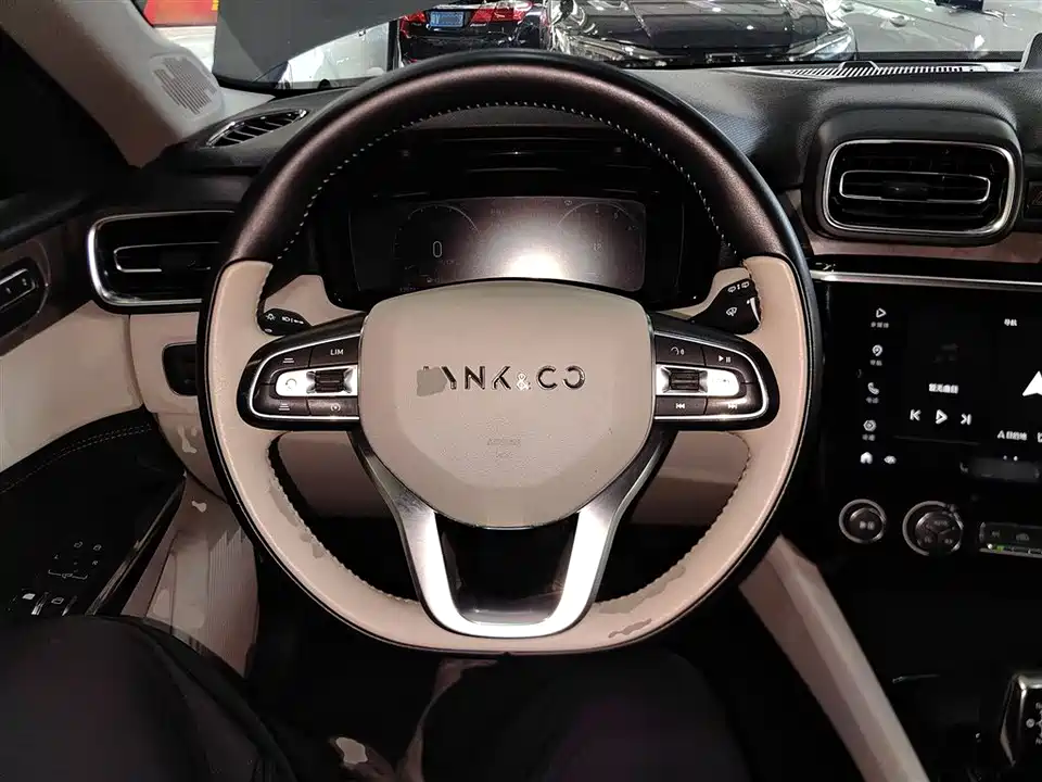 Lynk & Co 02