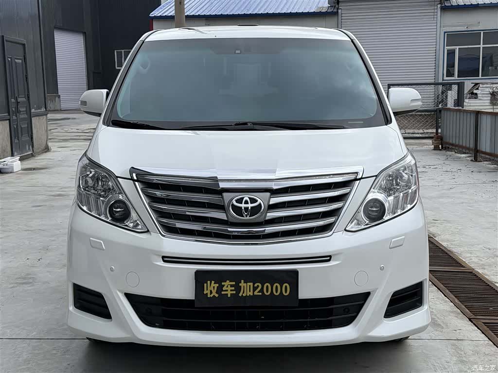 Toyota Alphard, 2011 1