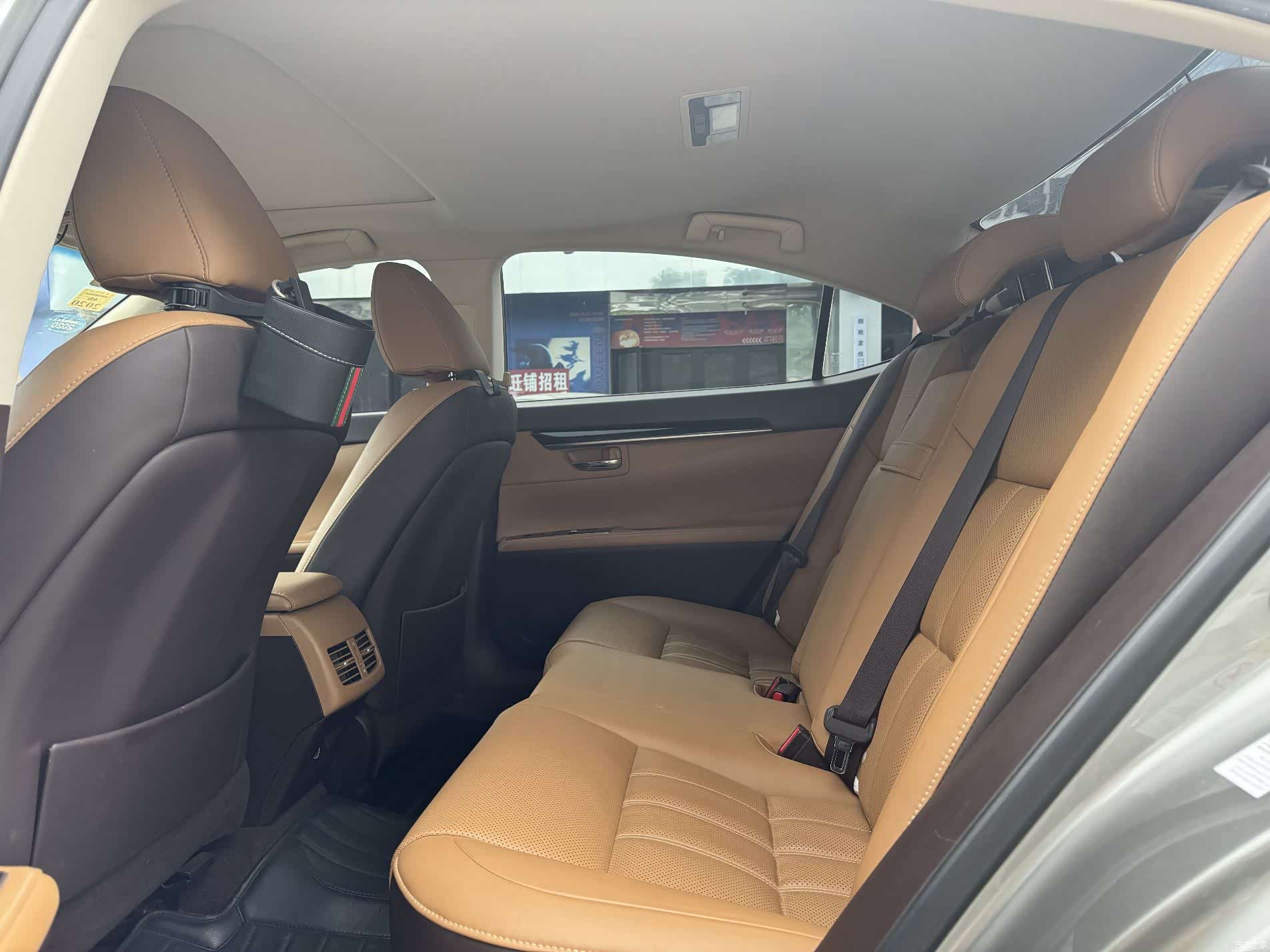 Lexus ES, 2016 10