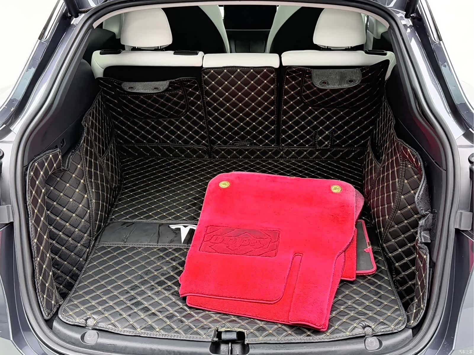 Tesla Model Y, 2023 12