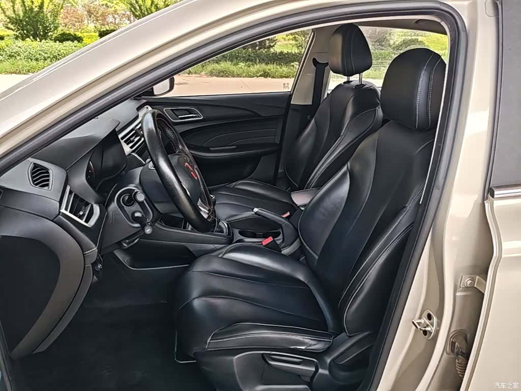 Roewe i5, 2021 15