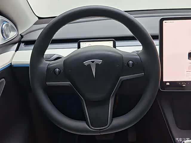 Tesla Model Y, 2023 7