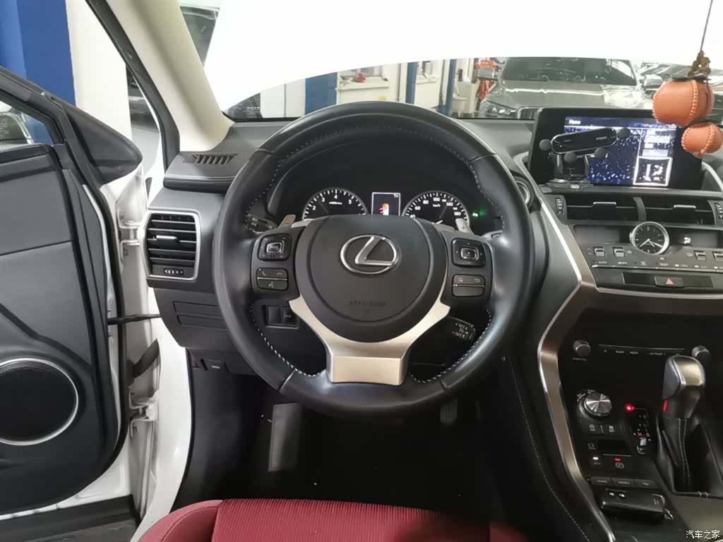 Lexus NX, 2021 11
