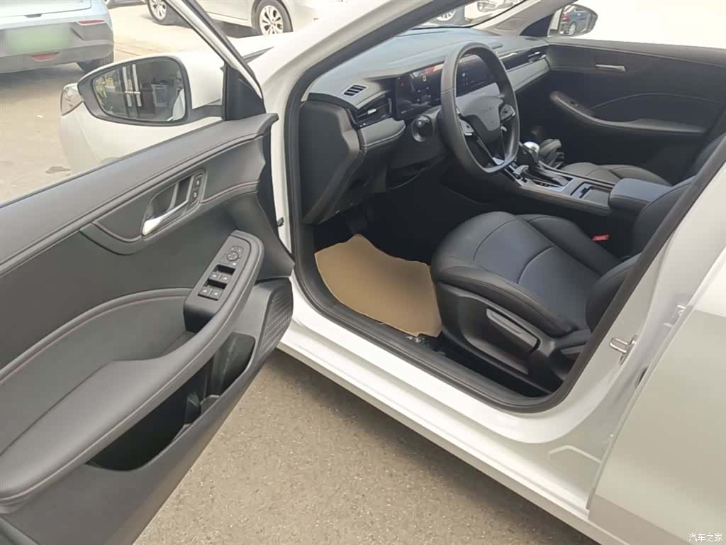 Roewe i5, 2025 16