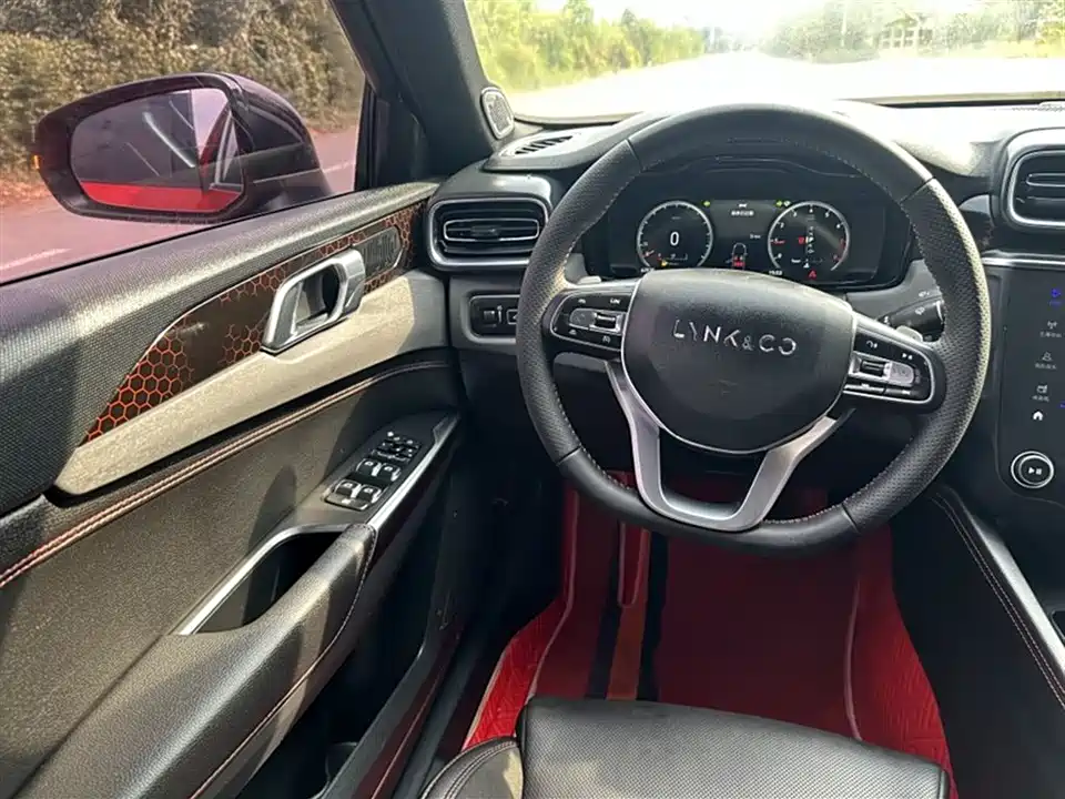 Lynk & Co 03
