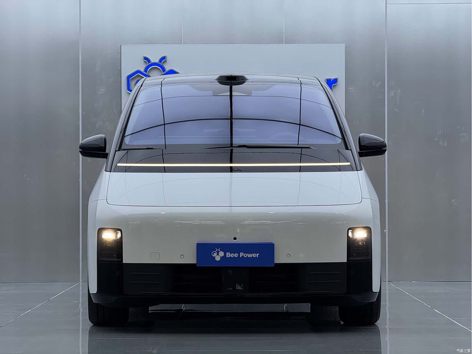 Li Auto MEGA, 2025 2