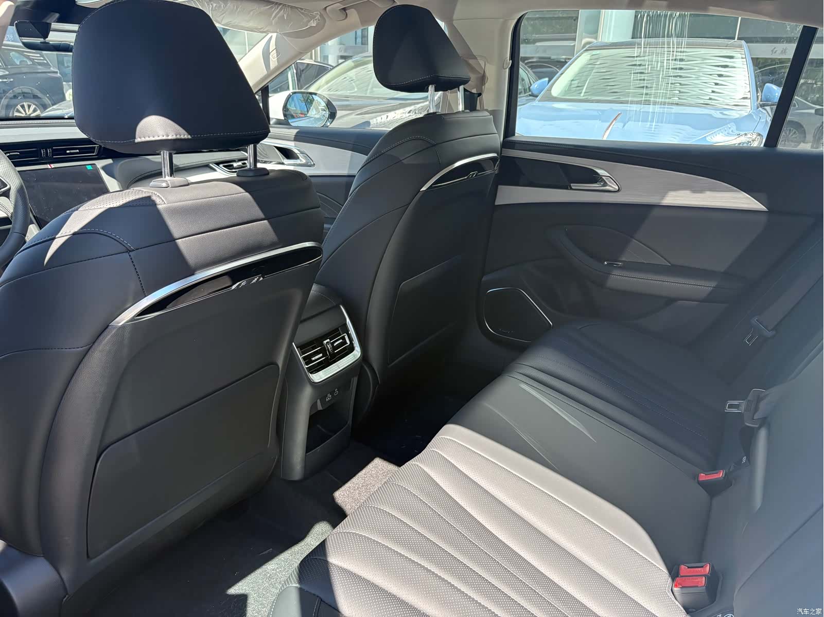 Hongqi H5, 2026 7
