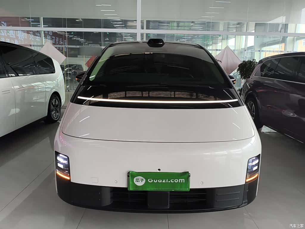Li Auto MEGA, 2024 3