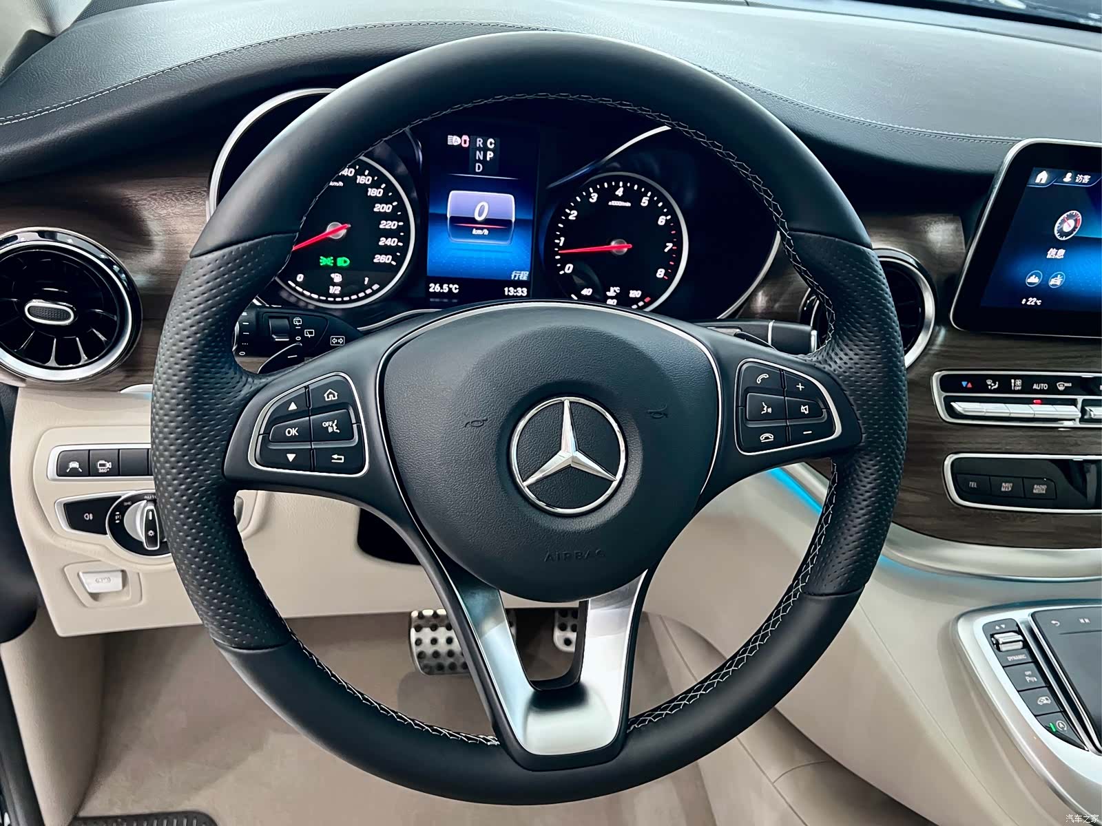 Mercedes-Benz V-Class, 2023 15