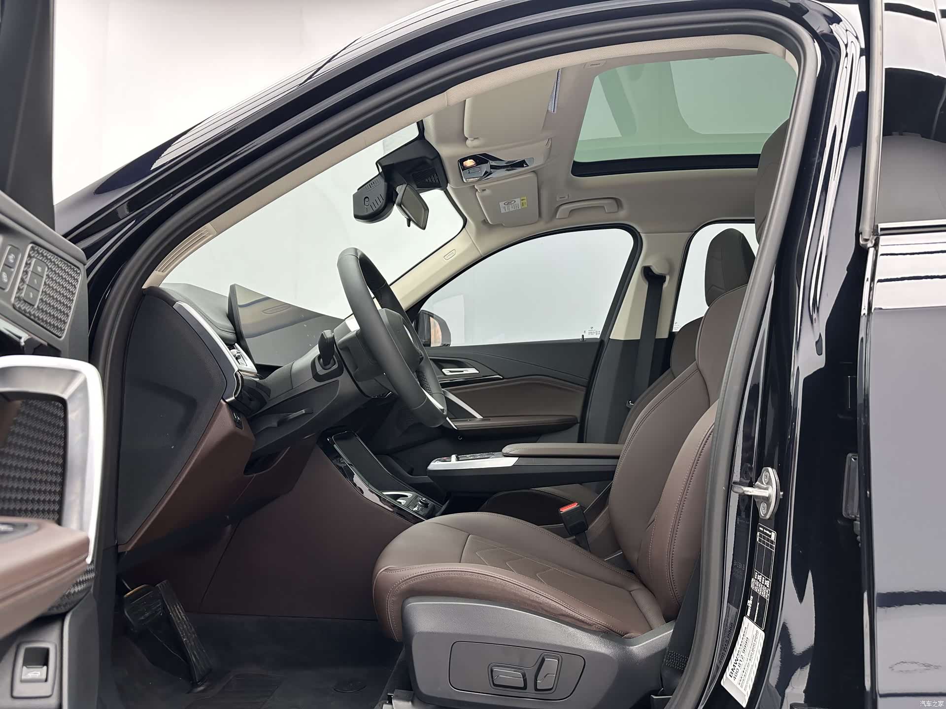 BMW X1, 2023 все фото