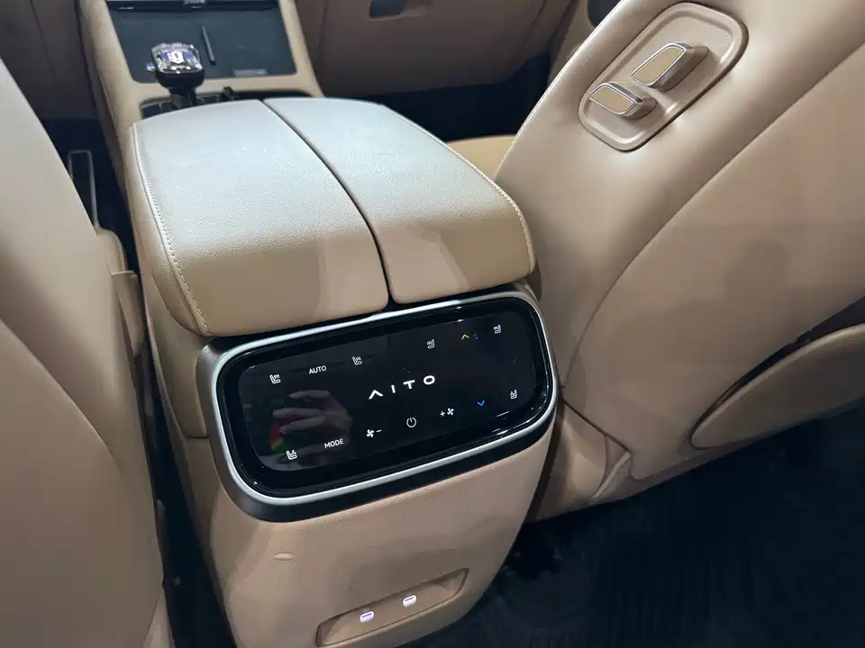 AITO Ask the world M7