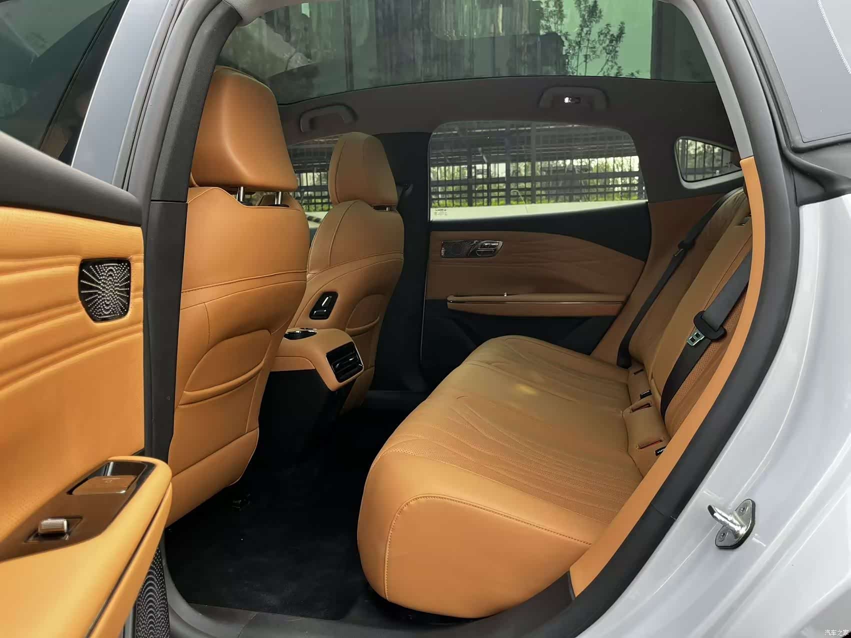 Geely 8, 2025 все фото