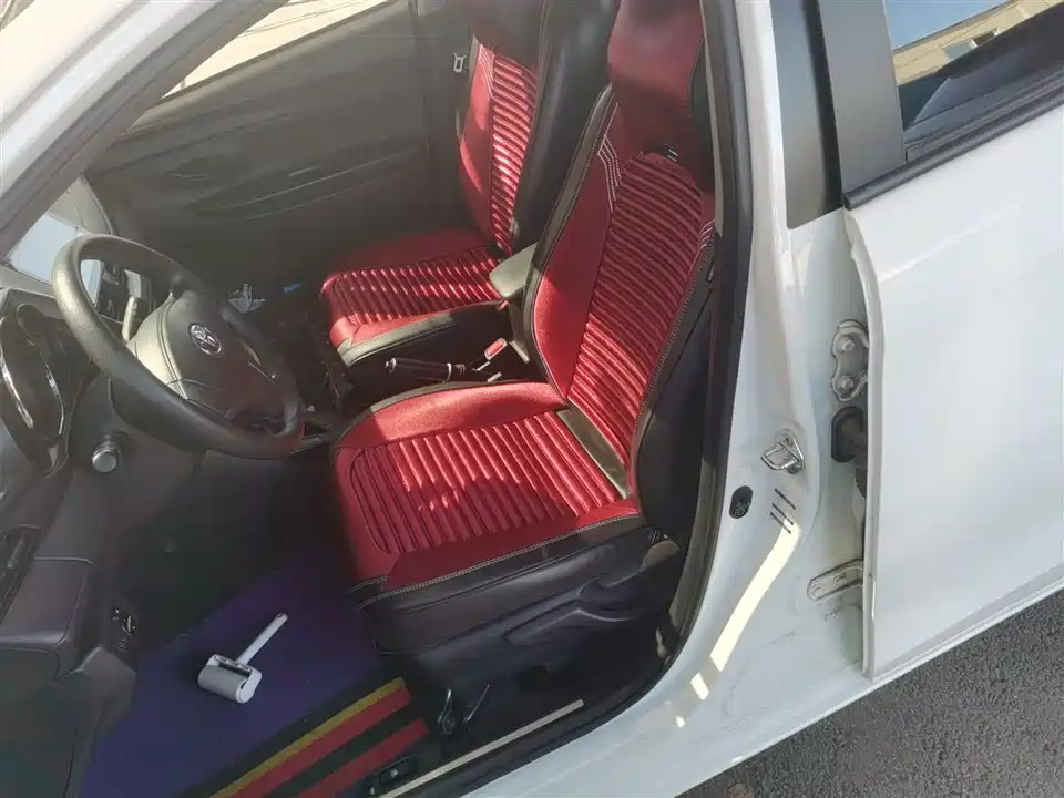 Toyota YARiS L to enjoy