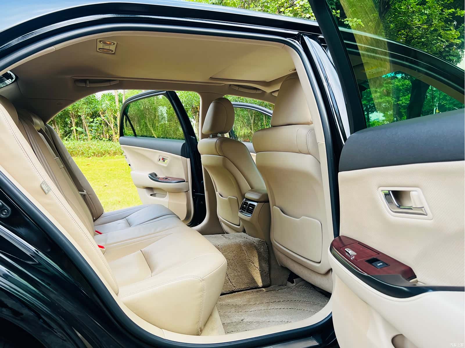 Toyota Crown, 2011 13