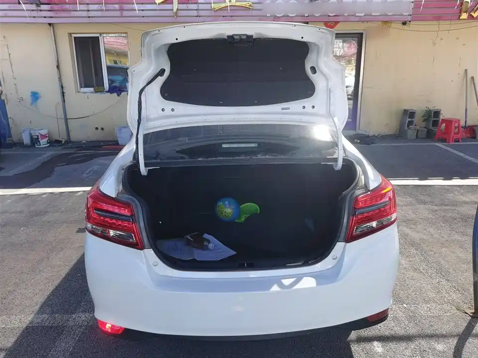 Toyota YARiS L to enjoy