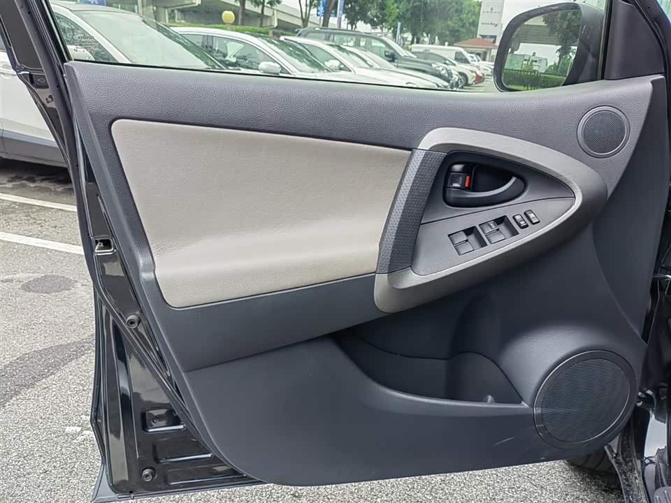 Toyota RAV4 Rongfang