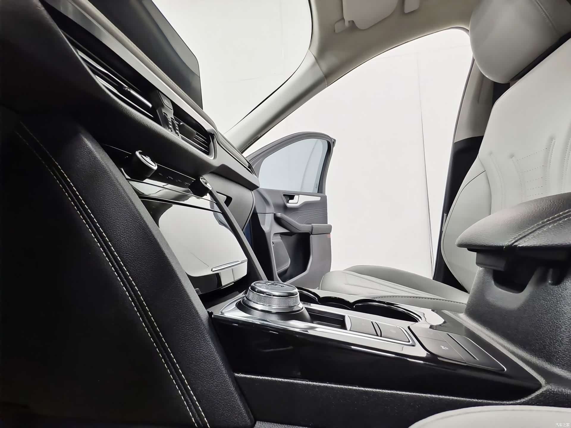 Ford Escape, 2025 12