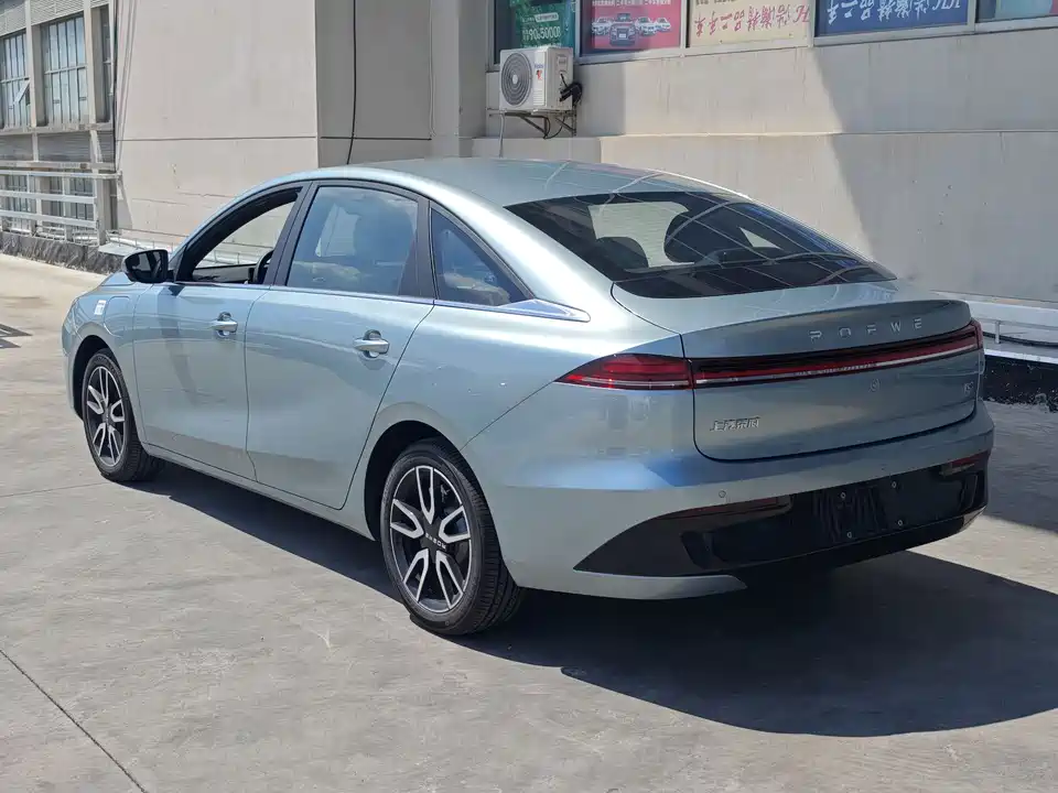 Roewe D6