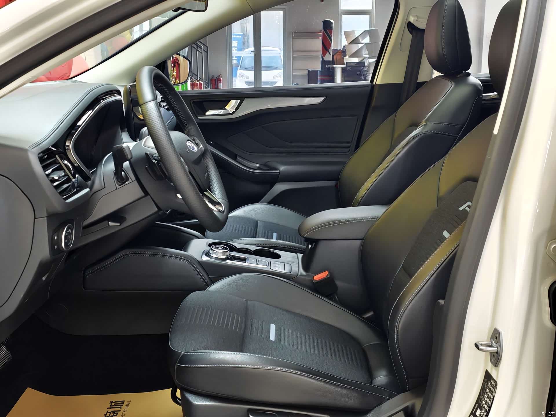 Ford Focus, 2022 13