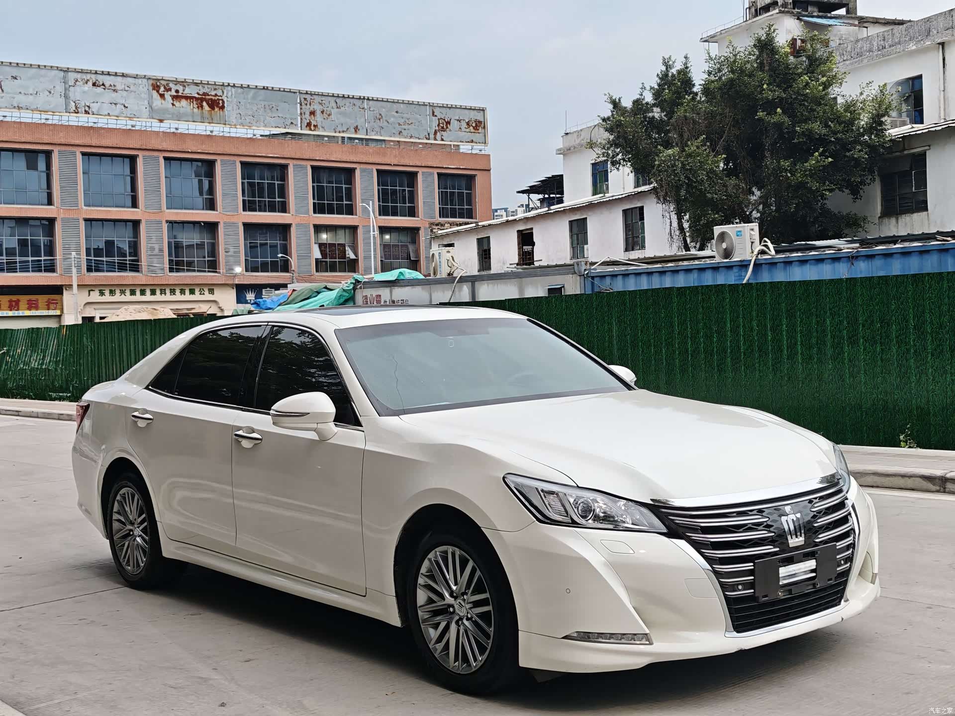 Toyota Crown, 2017 3