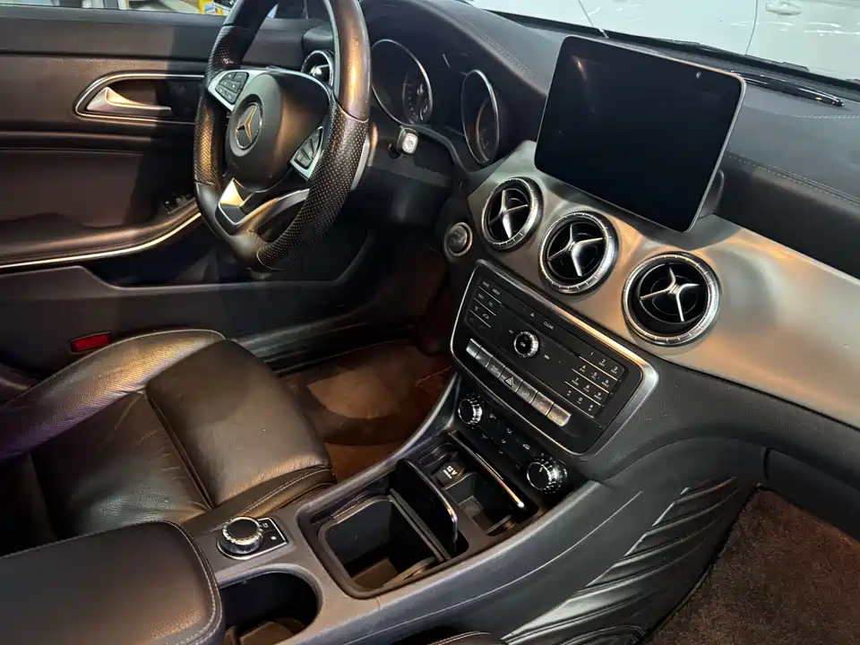 Mercedes-Benz CLA