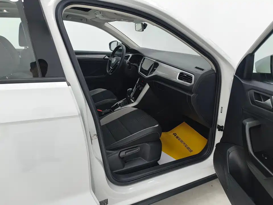 Volkswagen T-ROC exploring Songs