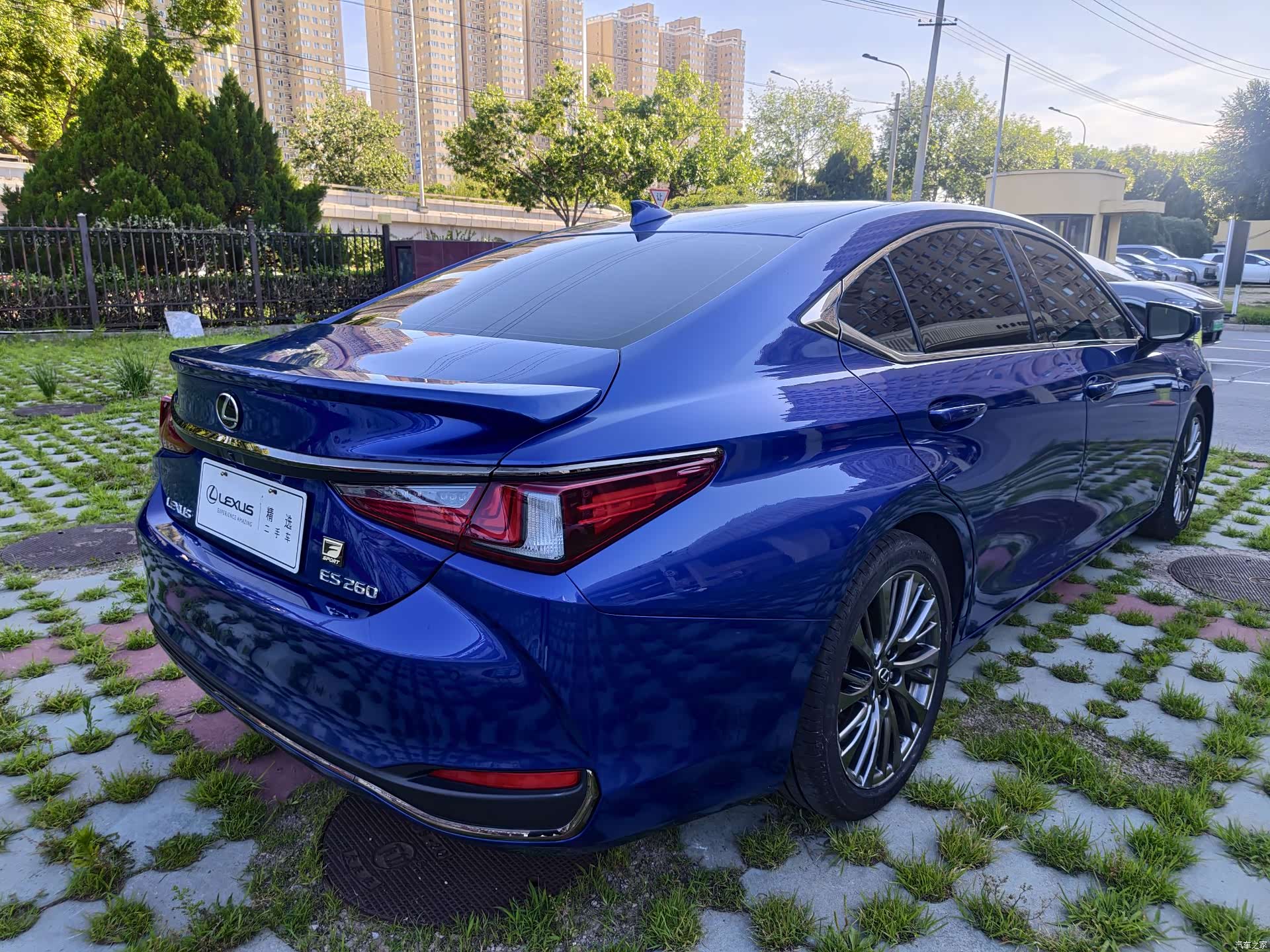Lexus ES, 2019 все фото