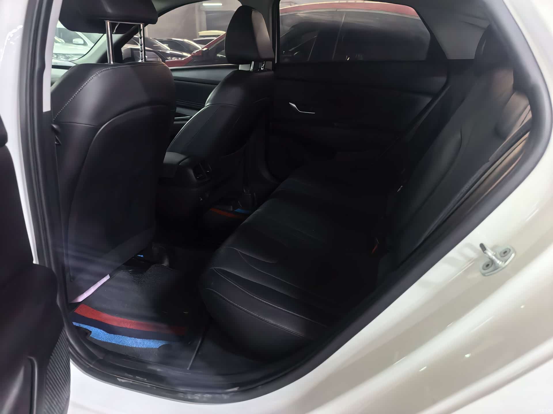 Hyundai Elantra, 2023 все фото