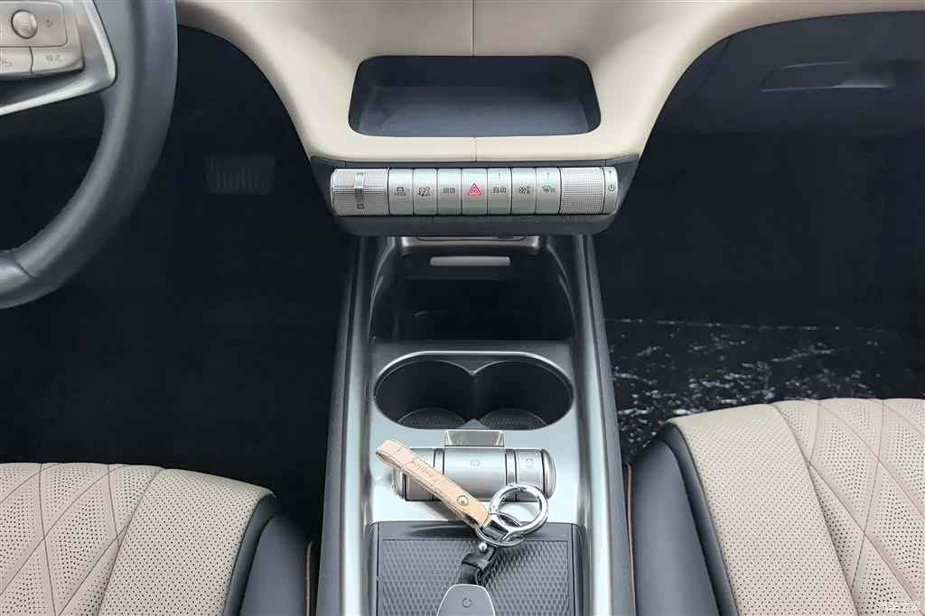 BYD Dolphin, 2023 16