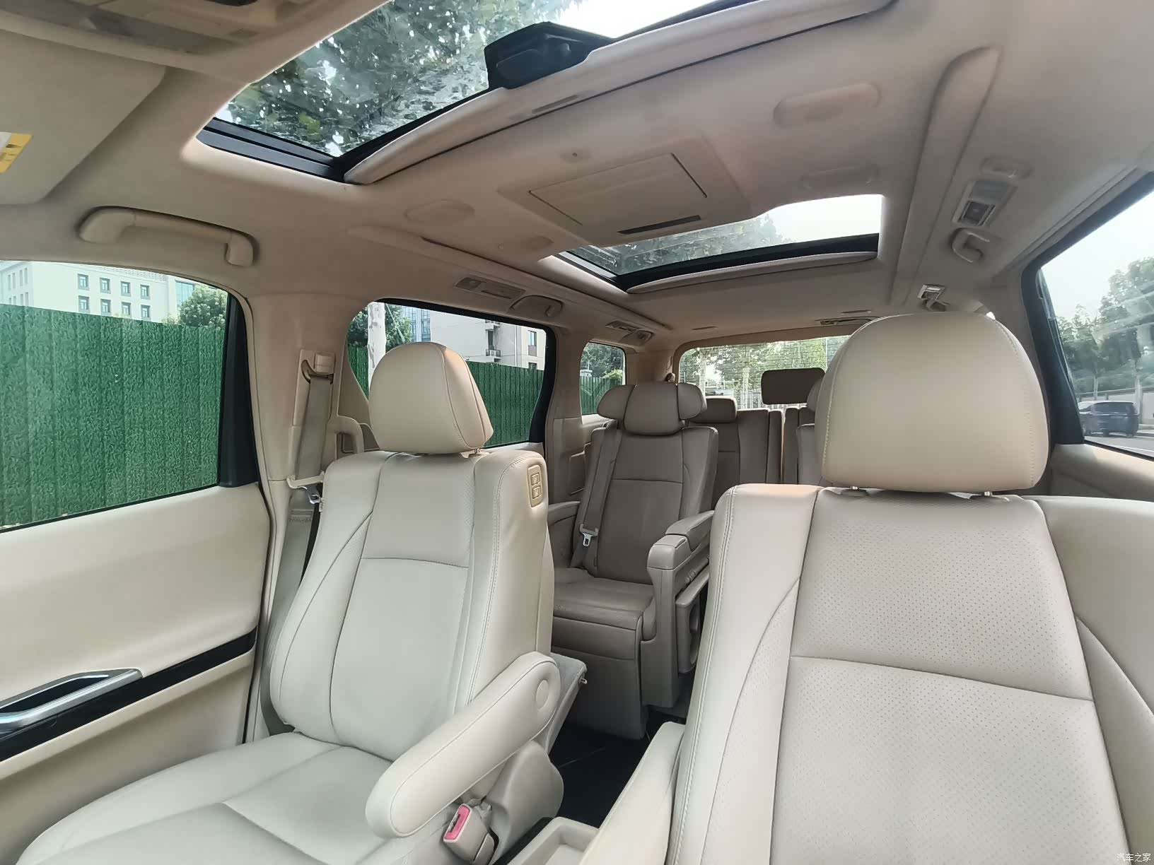 Toyota Alphard, 2012 15