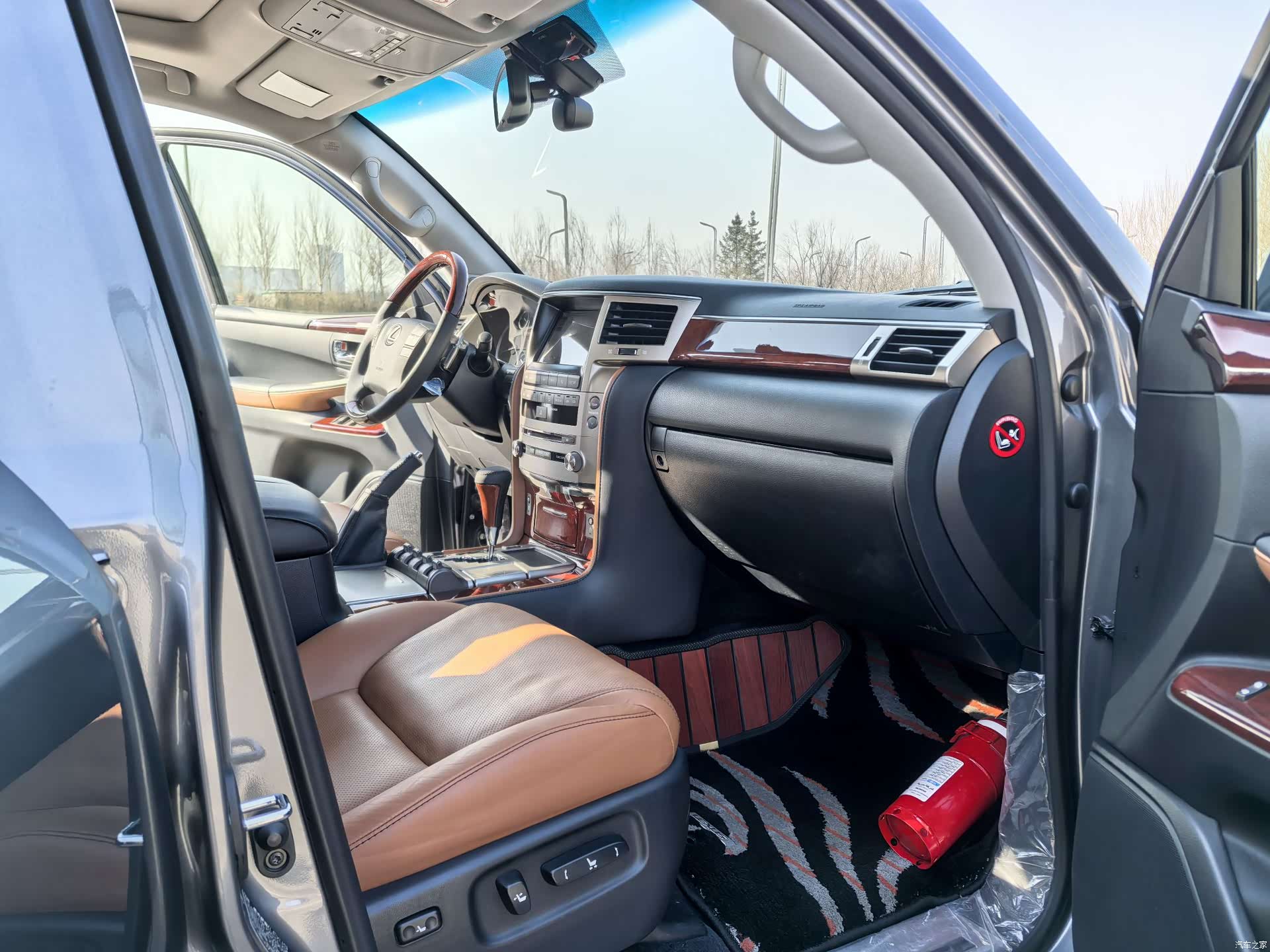 Lexus LX, 2013 13