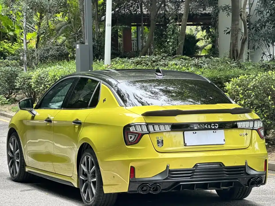 Lynk & Co 03