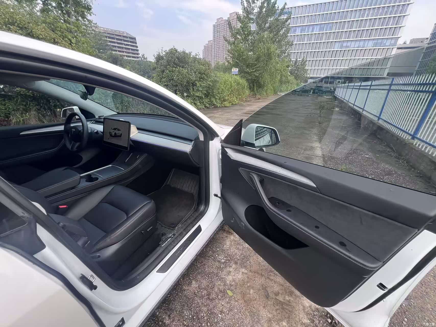 Tesla Model Y, 2025 10