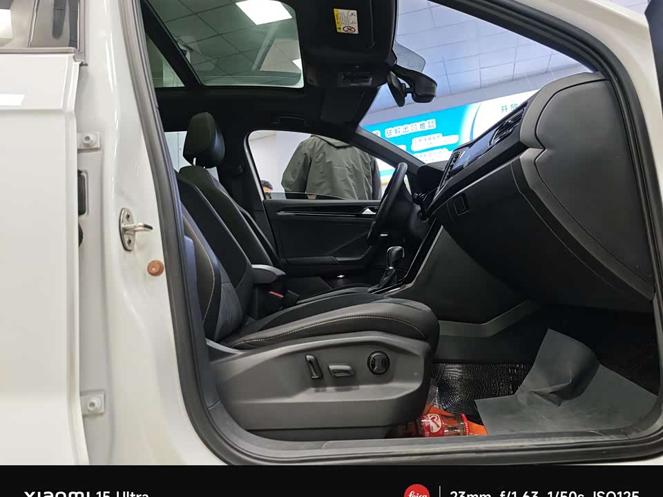 Volkswagen T-ROC exploring Songs