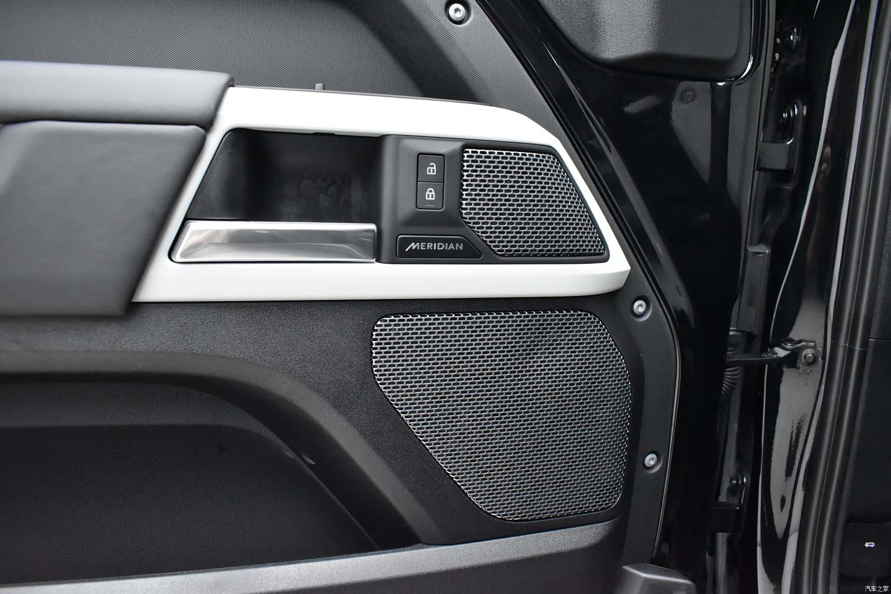 Land Rover Defender, 2023 17
