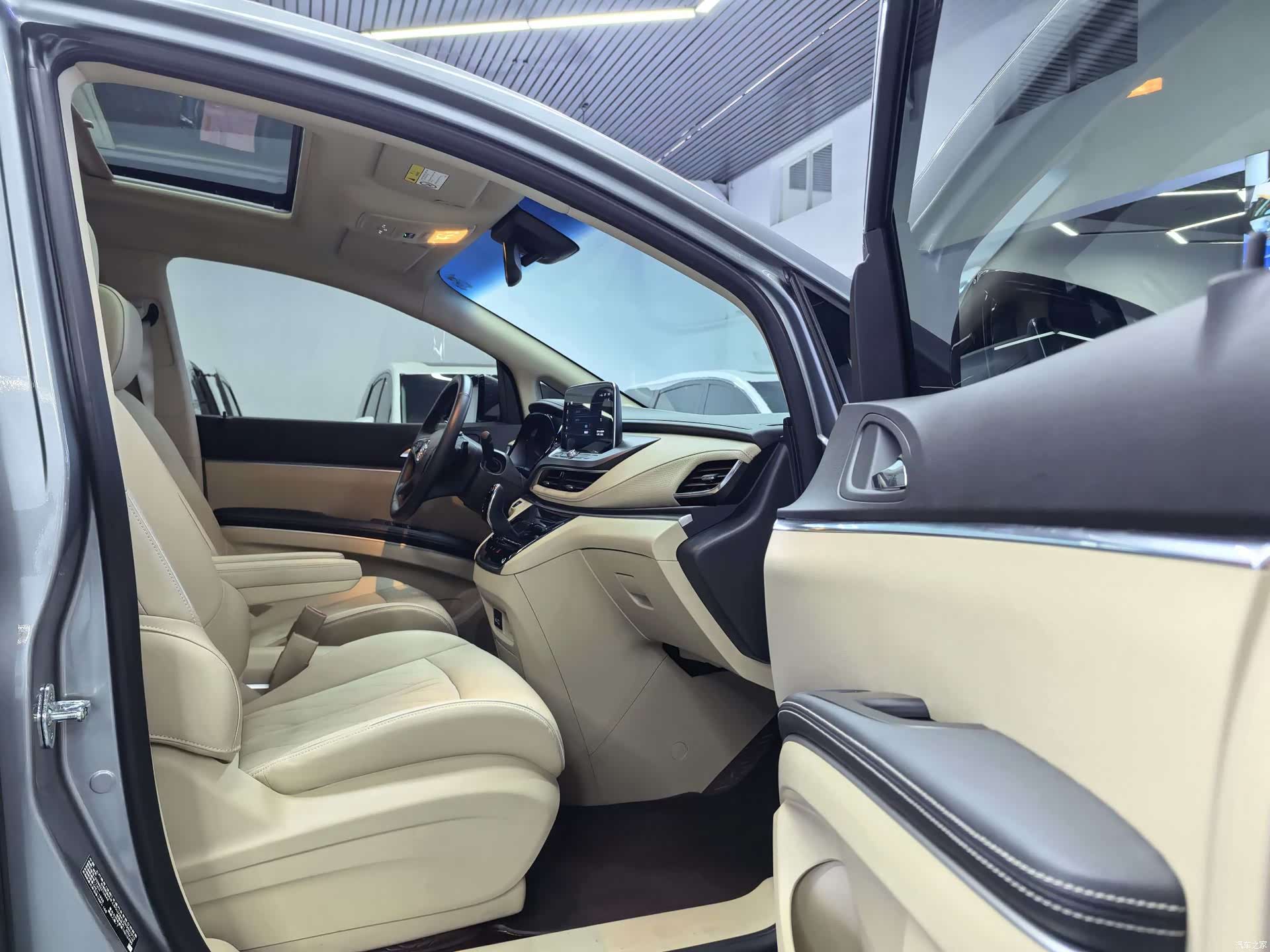 Buick GL8, 2025 8