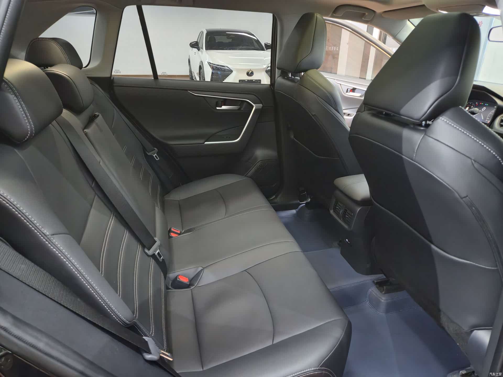 Toyota Wildlander, 2024 13
