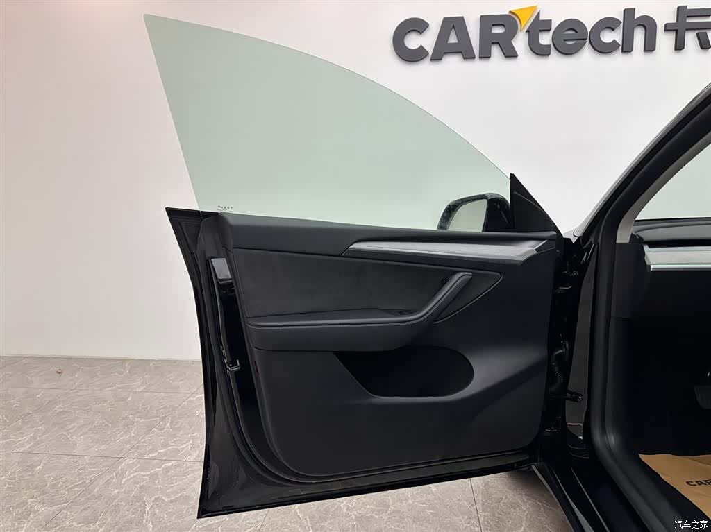 Tesla Model Y, 2023 15