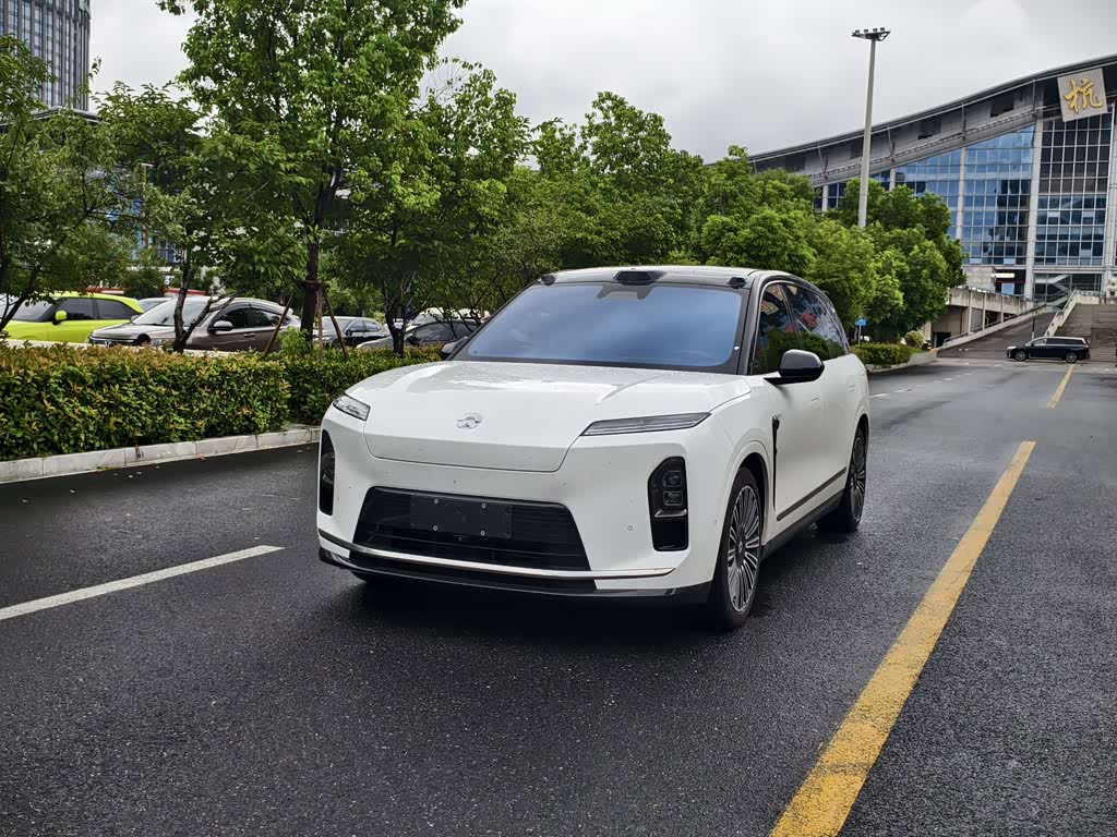 NIO ES8
