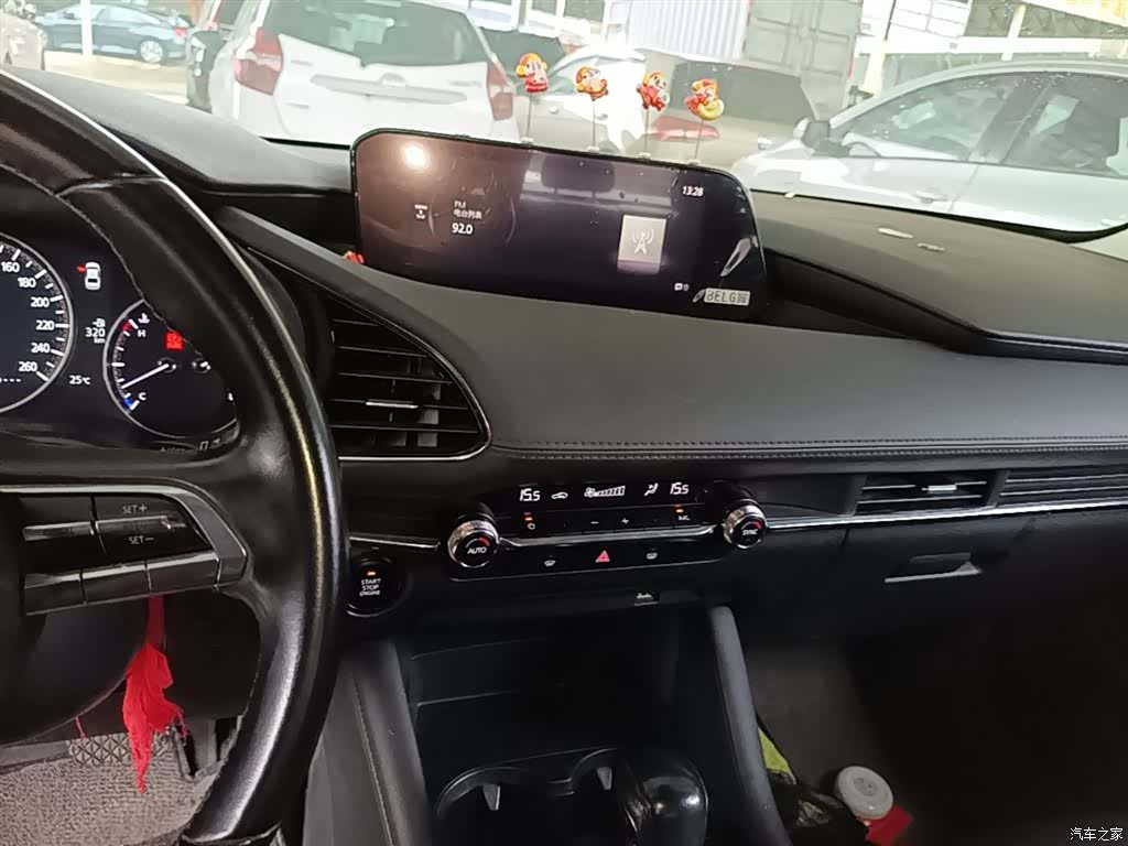 Mazda Mazda3, 2022 13