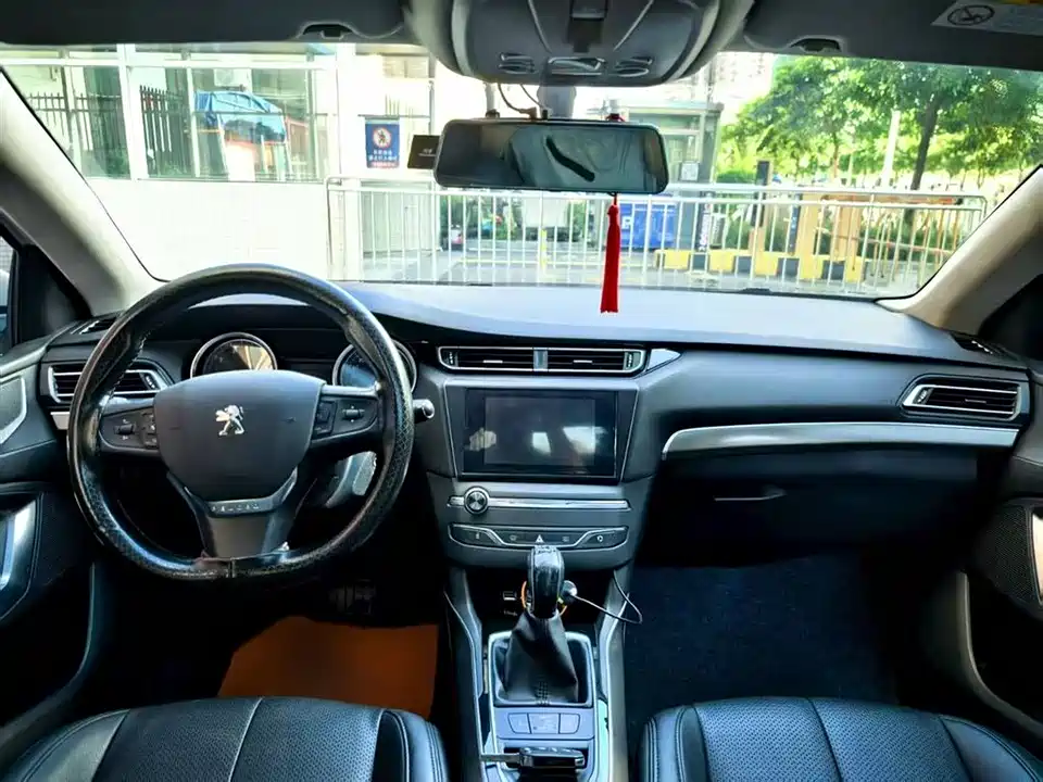 Peugeot 408