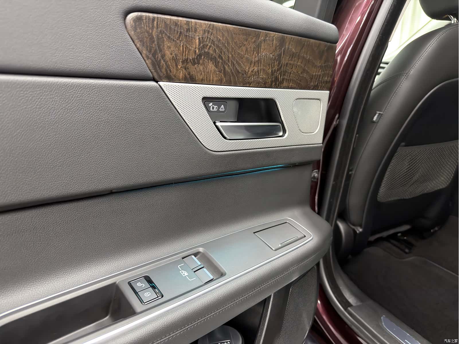 Land Rover XFL, 2018 11