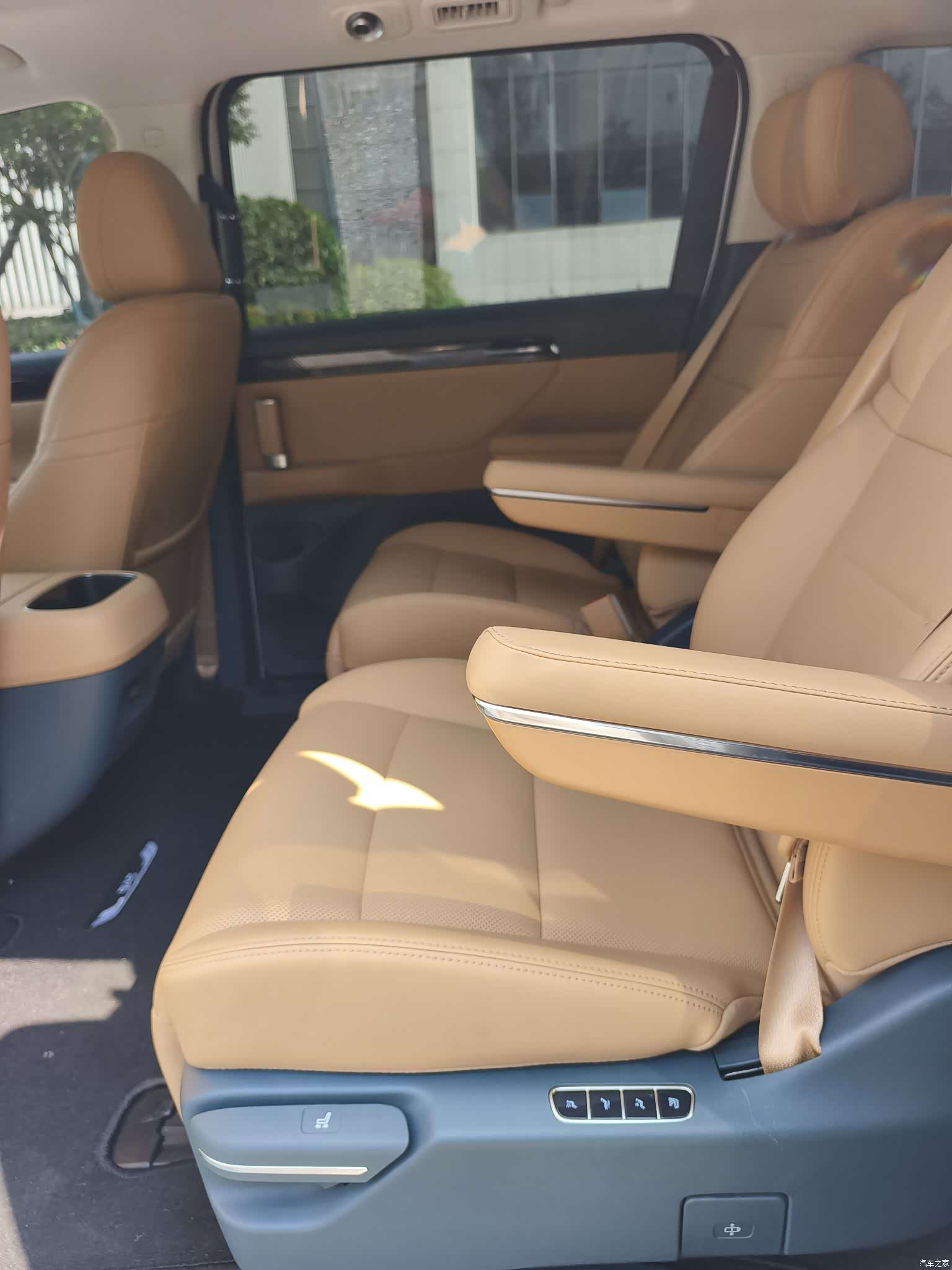 Trumpchi E8, 2024 13