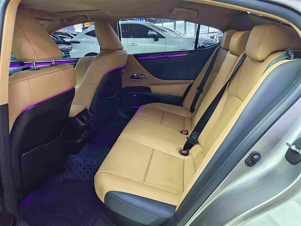 Lexus ES, 2024 11